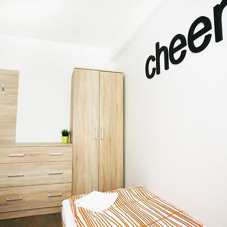 Hostel Bratislava By Freddie Room photo