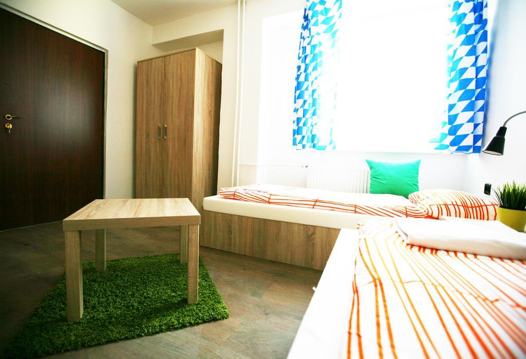 Hostel Bratislava By Freddie Room photo