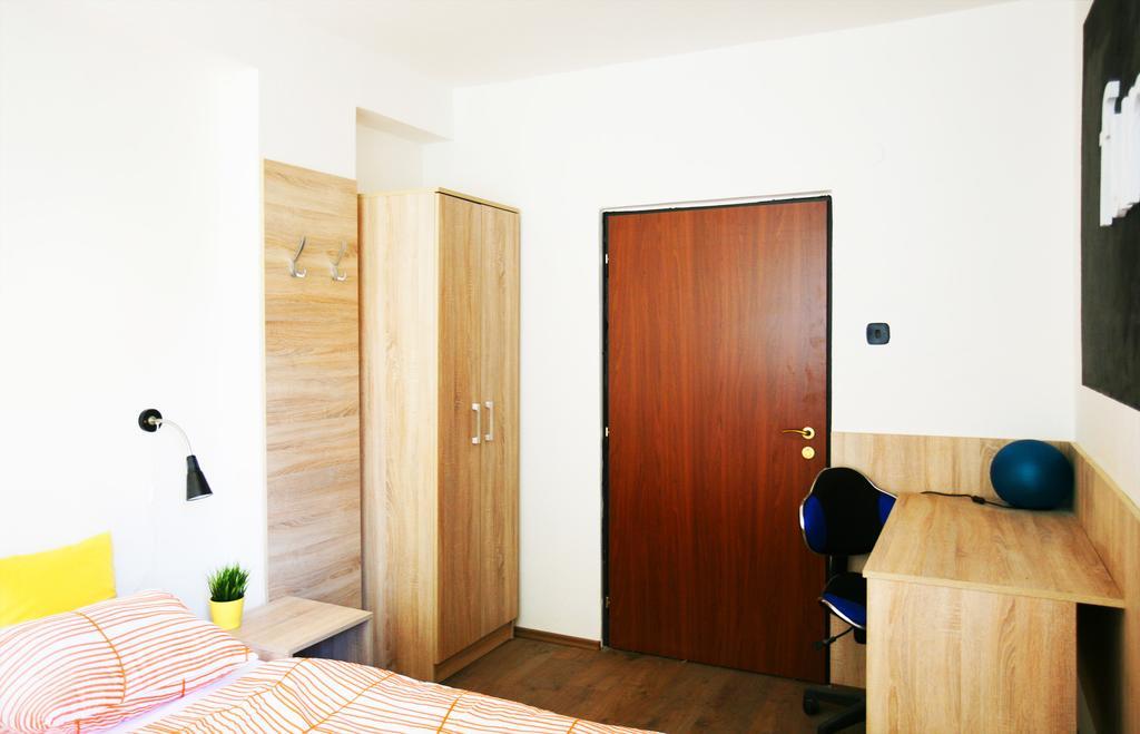 Hostel Bratislava By Freddie Room photo